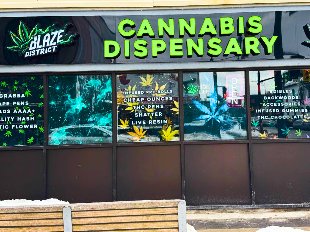 funguyz-magic-mushrooms-dispensary-barrie-dunlop-street-e-1