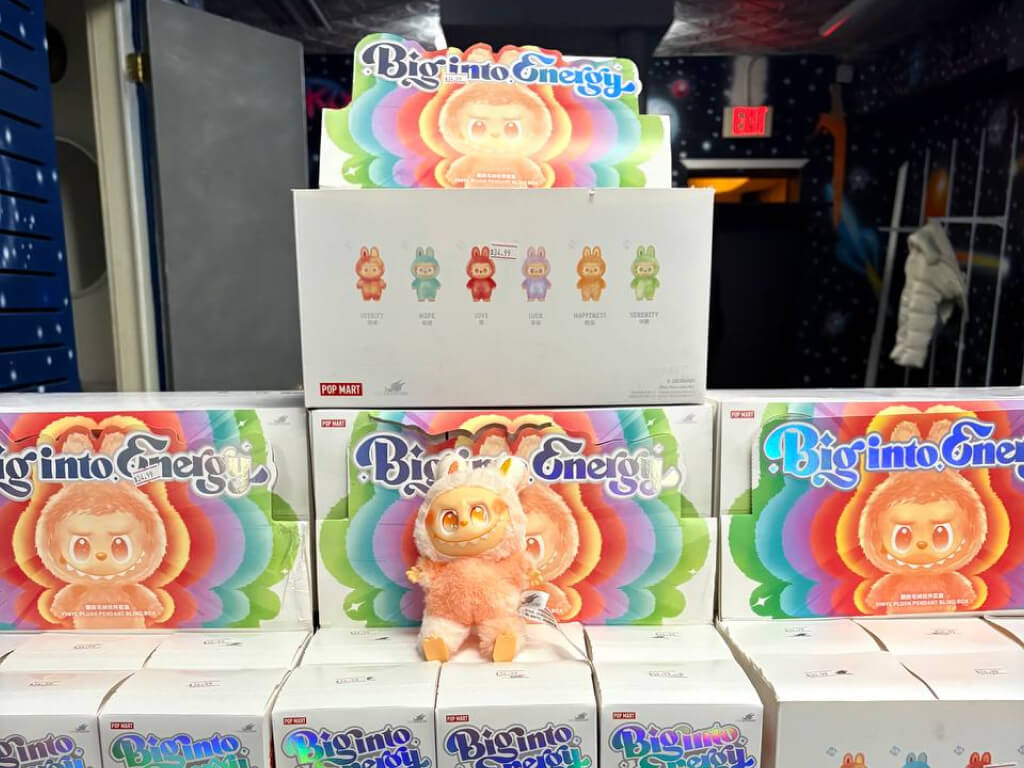 funguyz-magic-mushrooms-dispensary-st-catharines-73-st-paul-6 (1) Funguyz - Magic Mushroom Dispensary in St. Catharines — closer look at products inside