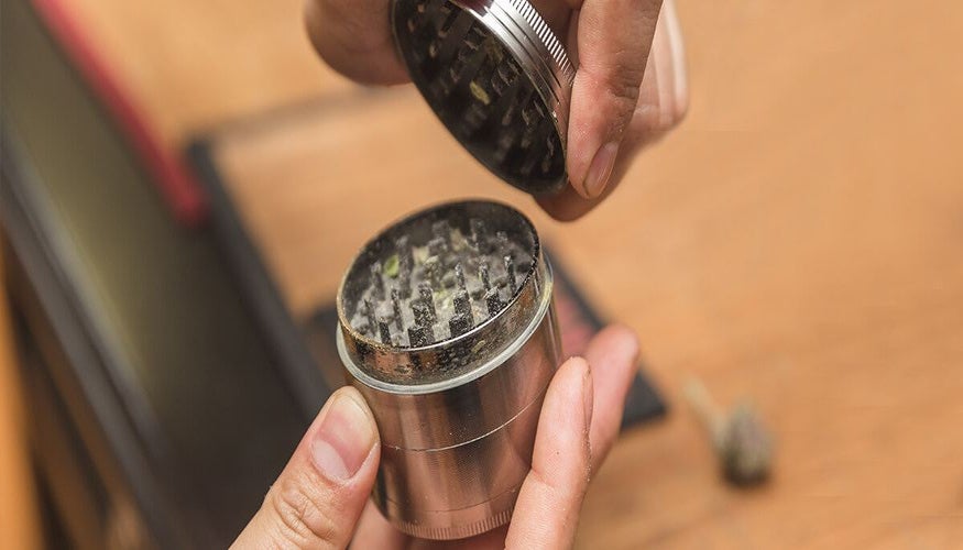 How To Use A Weed Grinder