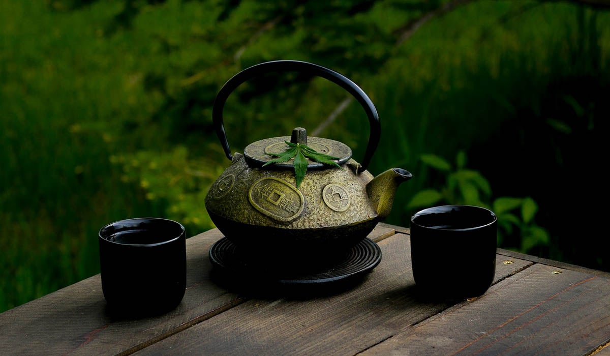 how to make weed tea, cannabis tea pot, marijuana tea
