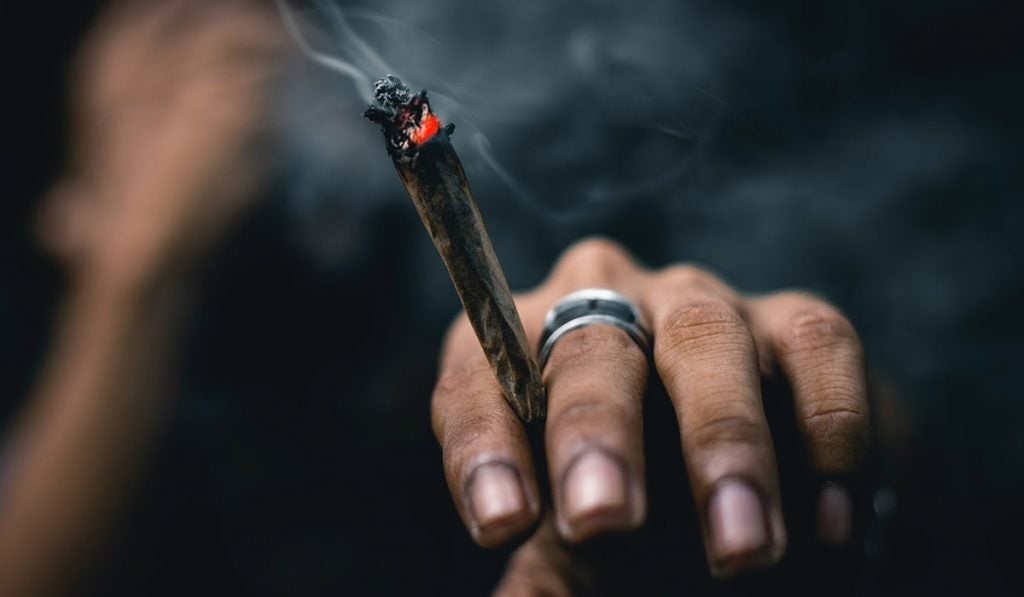 Step-by-Step Guide on How to Roll a Perfect Joint