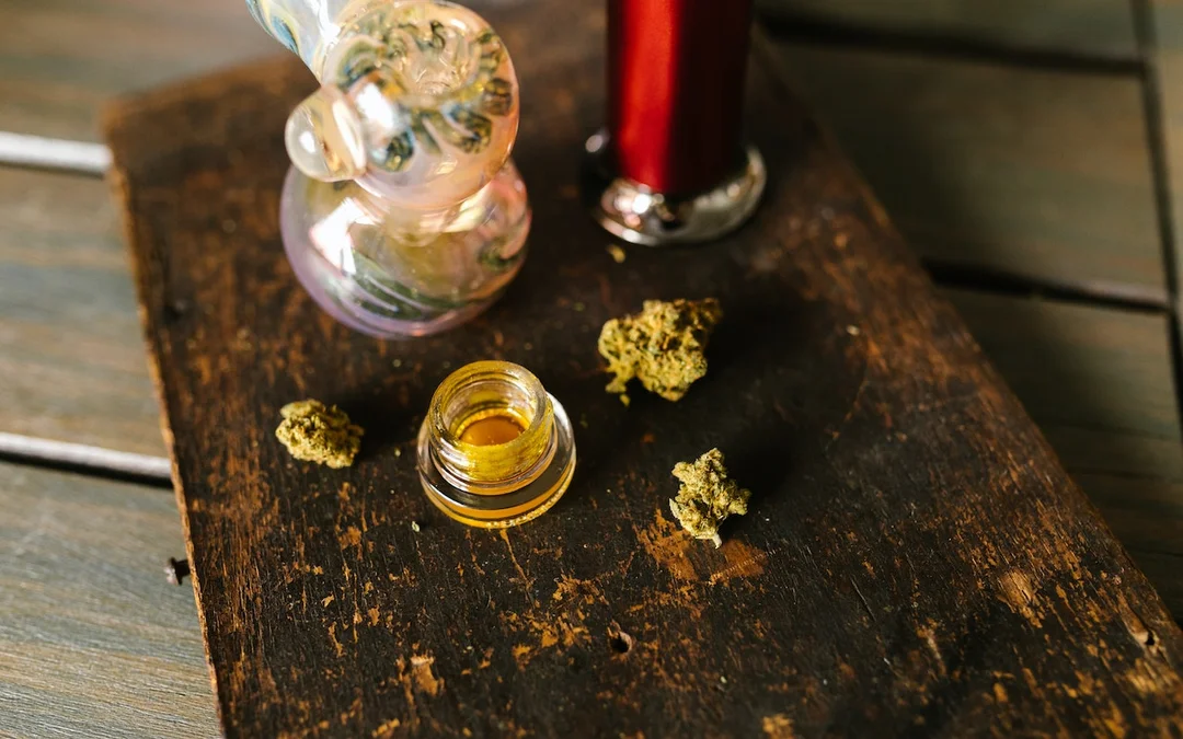 Live Resin vs Shatter, Wax, Budder: Comparison of Concentrates